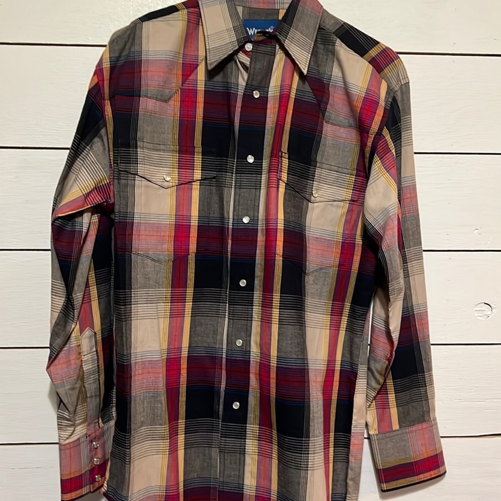 Mens Small wrangler button up shirt